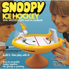 Atlantis Snoopy Ice Hockey Game with Woodstock Snap Plastic Model Kit