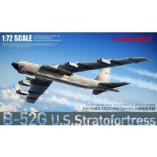Model Collect 1:72 B-52G w/AGM-86 Stratofortress Plastic Model Kit