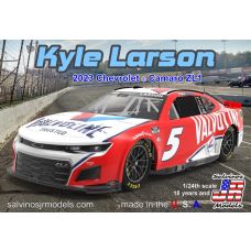 Salvinos Jr 1/24 2023 Kyle Larson Valvoline Chevrolet Camaro ZL1 Plastic Model Kit